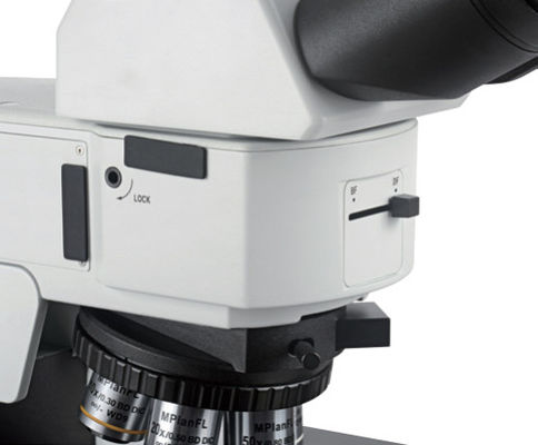 Kính hiển vi trường tối ba mắt Máy ảnh quang học 50X Vật kính DIC Luyện kim